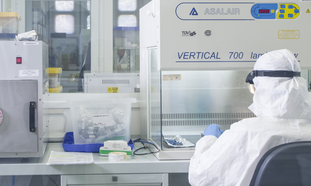 Decontaminazione in camera bianca per implantologia dentale